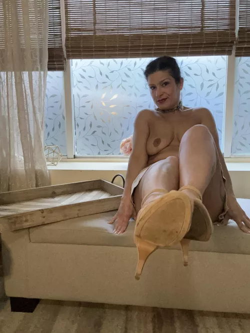 Find this sexy MILF @penny_s777