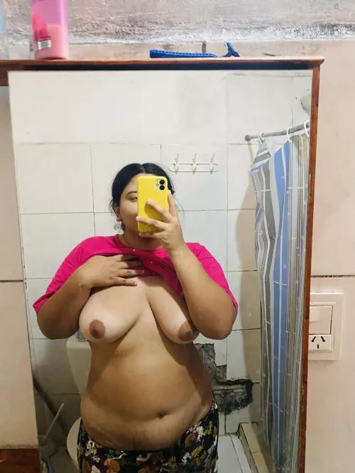 Good morning! My falling tits and my belly are beautiful.