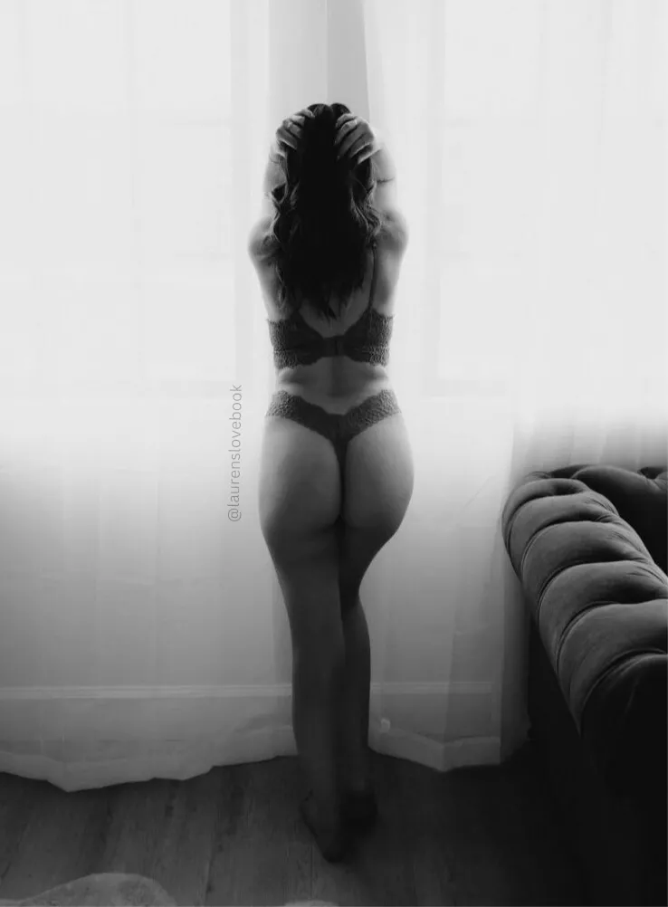 I did a new boudoir shoot, I'm so excited!