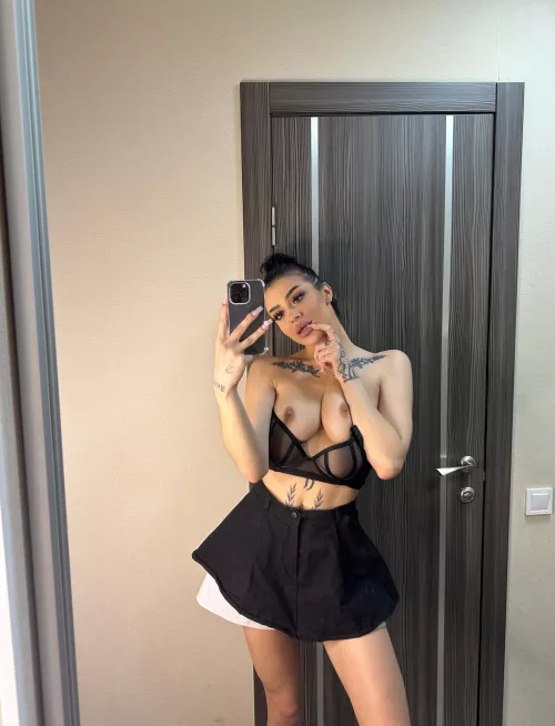 I love dancing in front of the mirror it's so cute