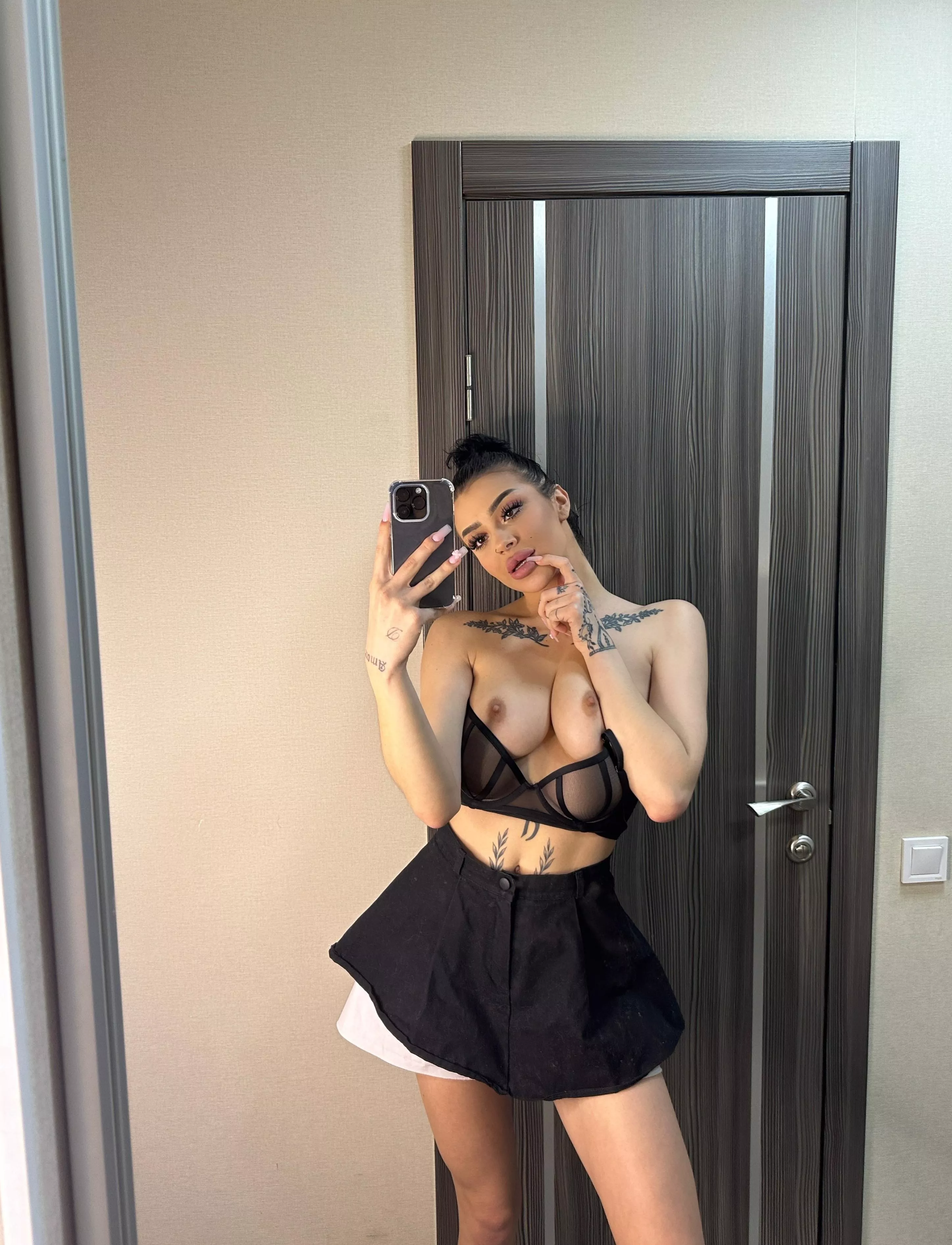 I love dancing in front of the mirror it's so cute