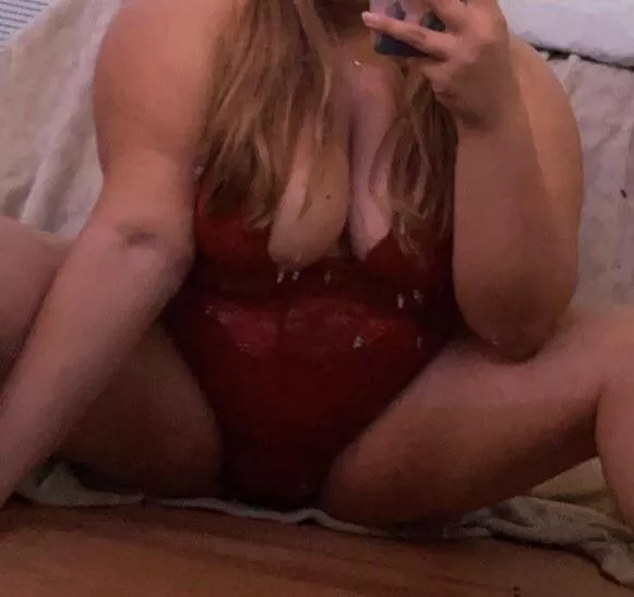 Just a naughty wife taking pics for people that aren’t my husband 😈😈