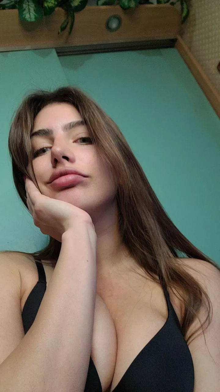 just bored face entertain me