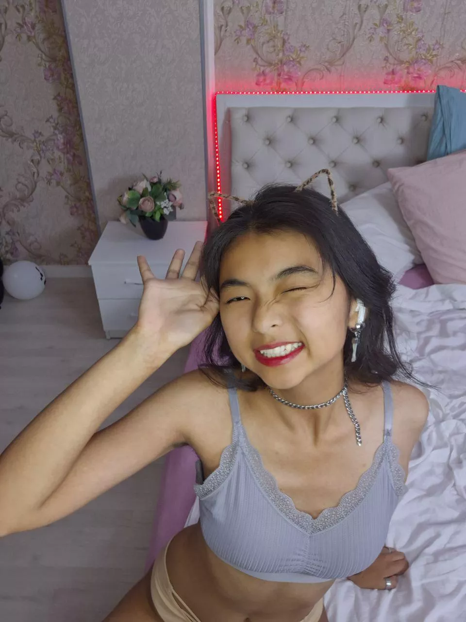 Kitty wants to play with you