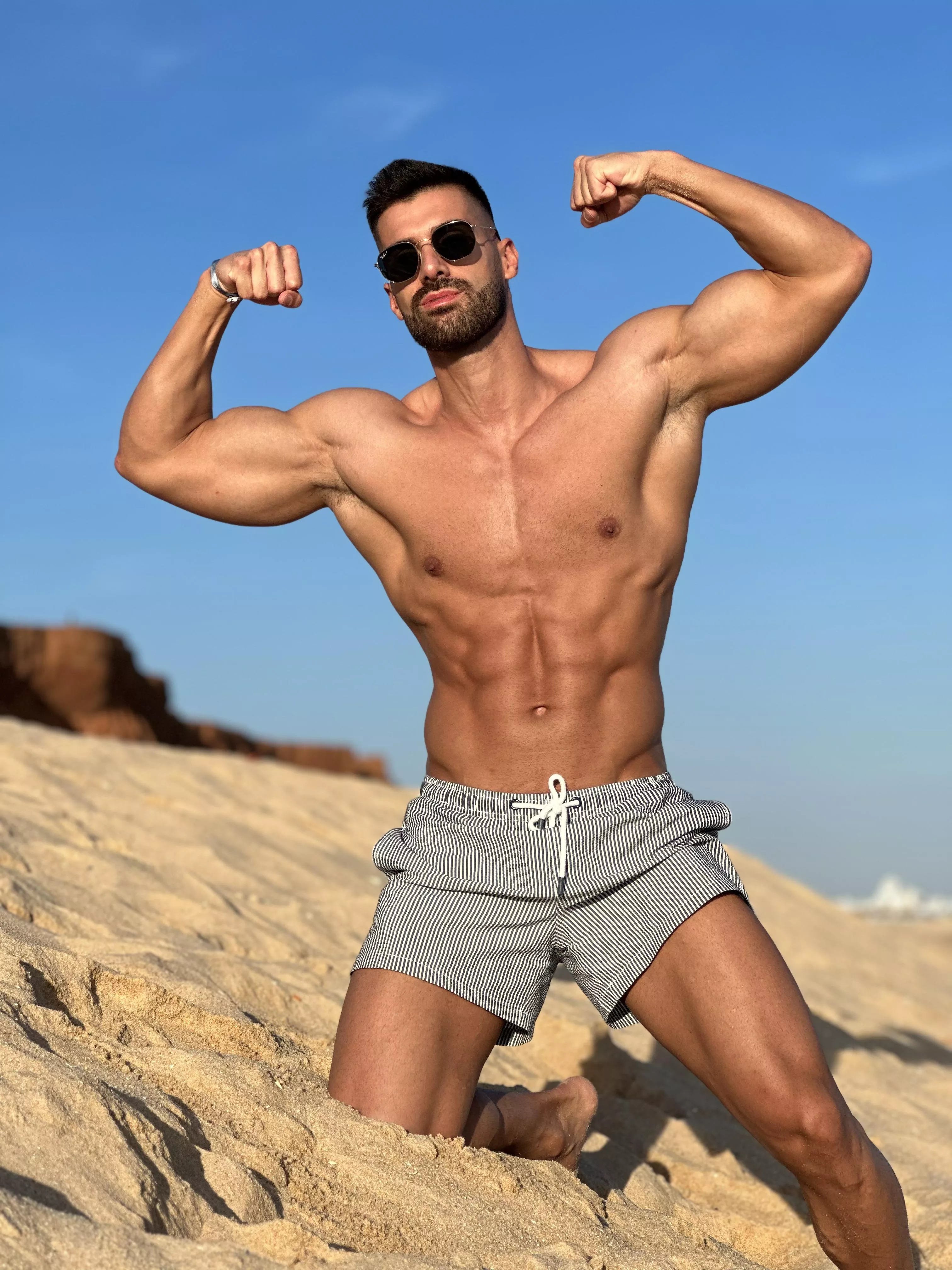 Left or right? 🥵😜