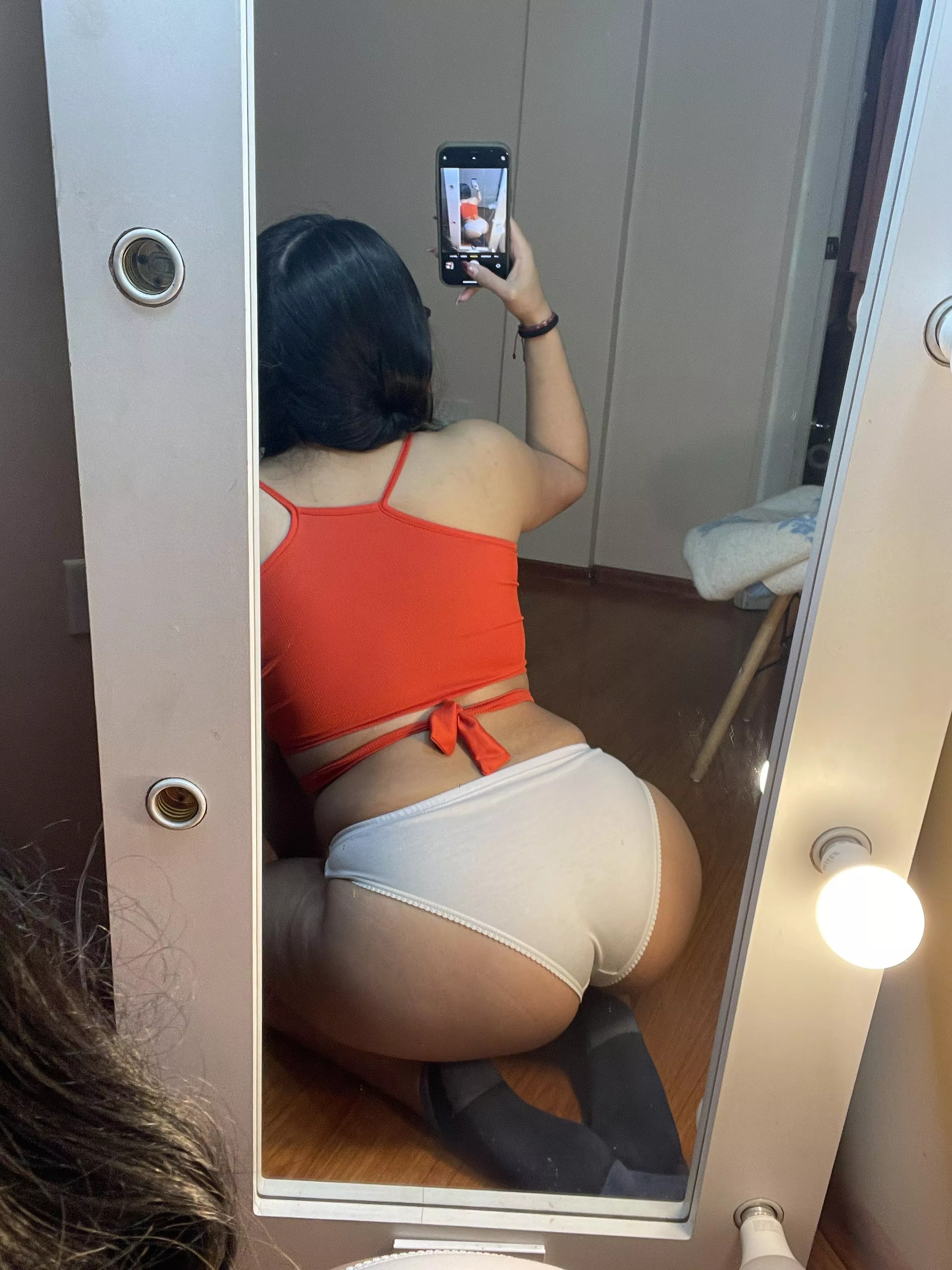 Mirrors exist for taking booty selfies :D [f]