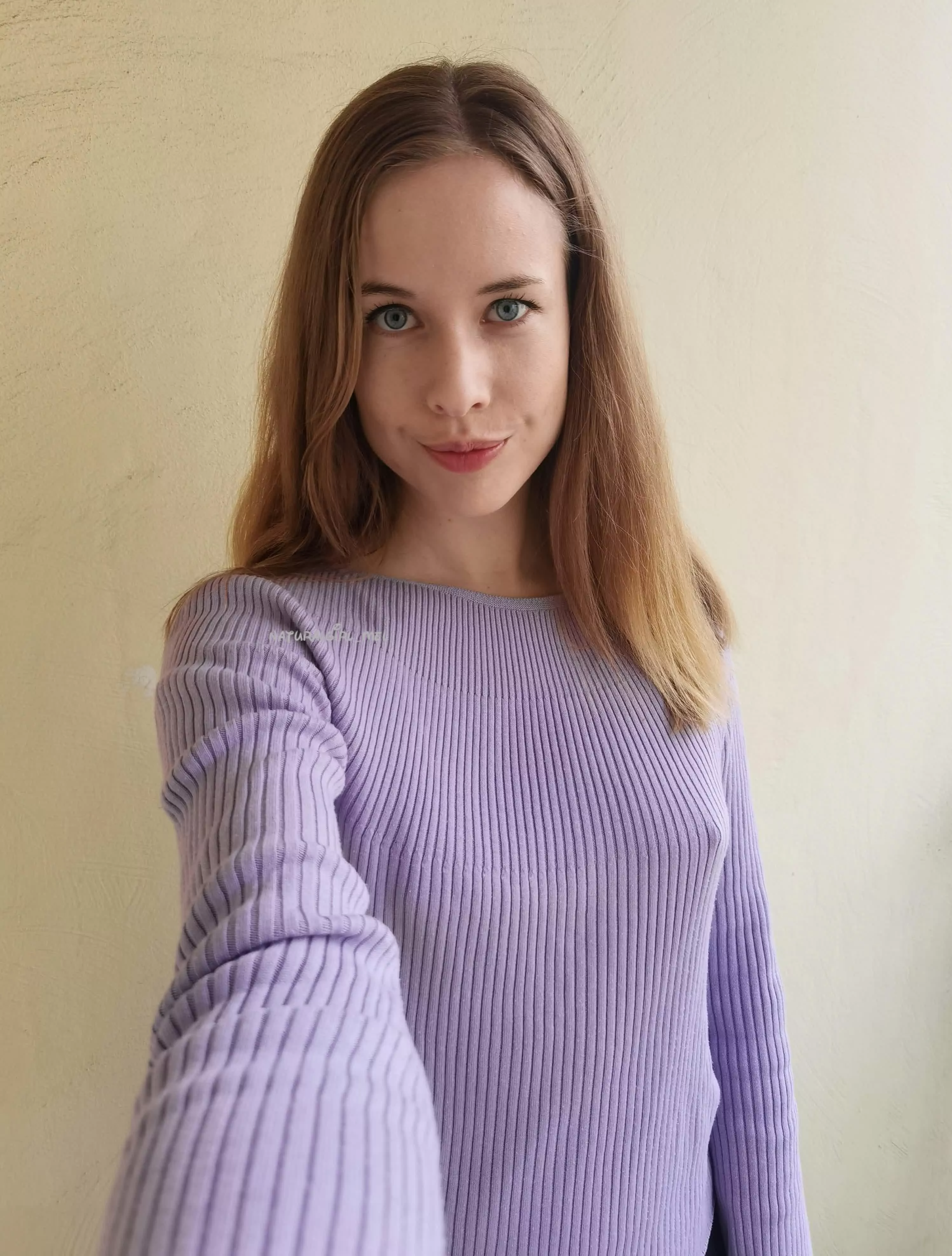 One side is clearly more bra-free than the other 😂