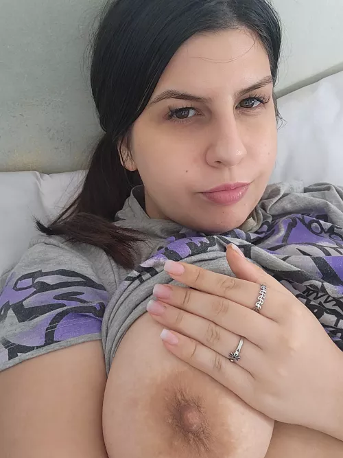 Perfect nails to touch my boobs