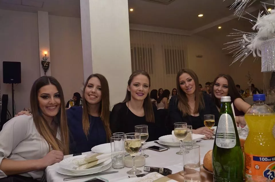 Rank girls at a table
