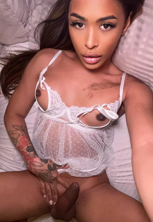 Say yes and I'll flood your DM's with my girl dick🤤