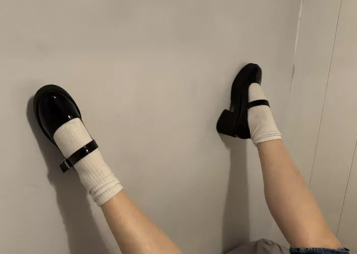 Shall I remove the shoes ?