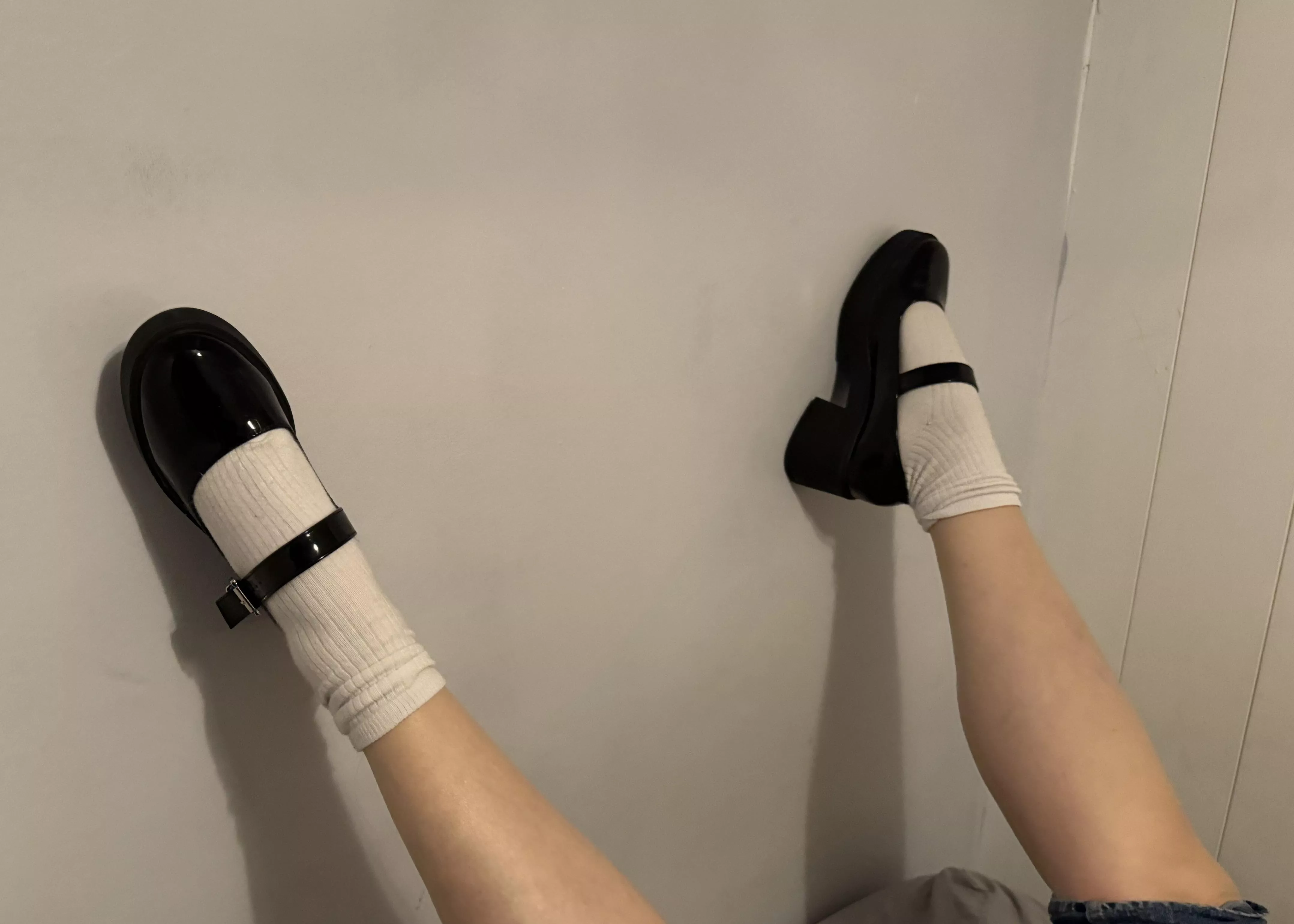 Shall I remove the shoes ?