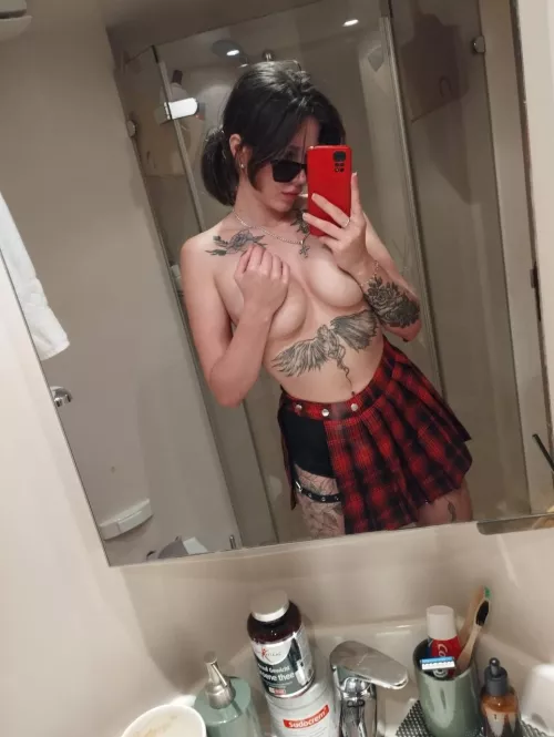 Should I take more pictures in the changing room 😏