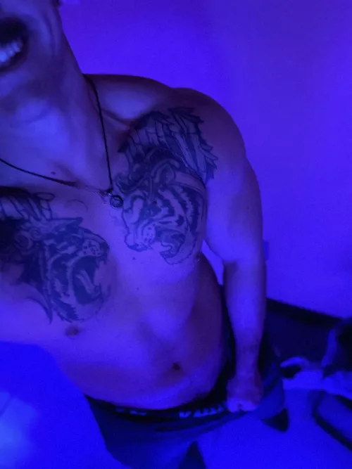 The lighting in the tanning beds are 👌🏼