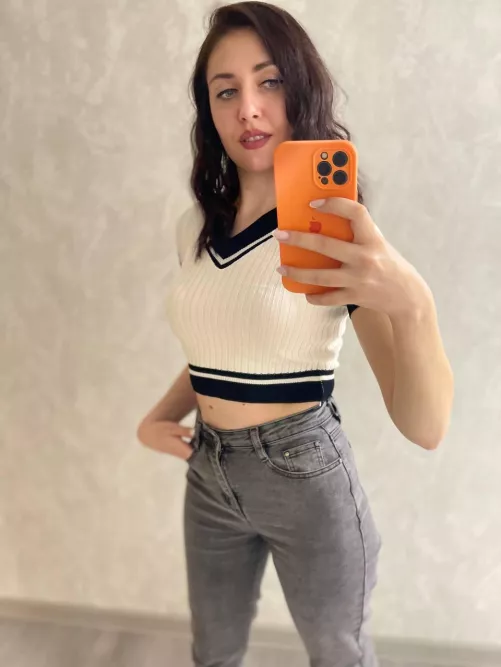 The view in the mirror, is it the best part of our lives? ✨🤔