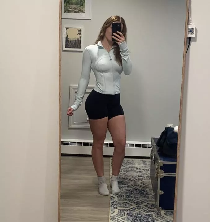 This gym fit really compliments my body ☺️