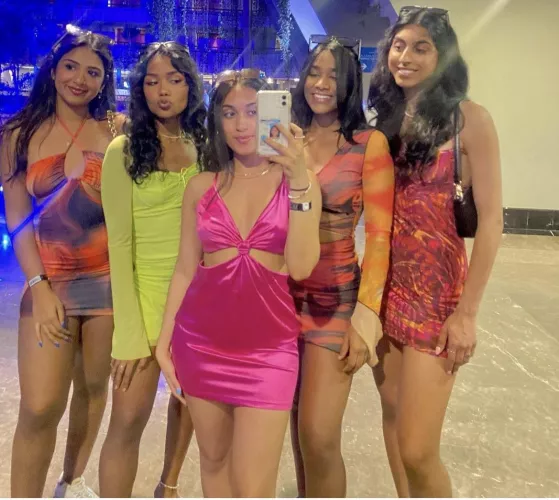 Which vacation girl? [5]