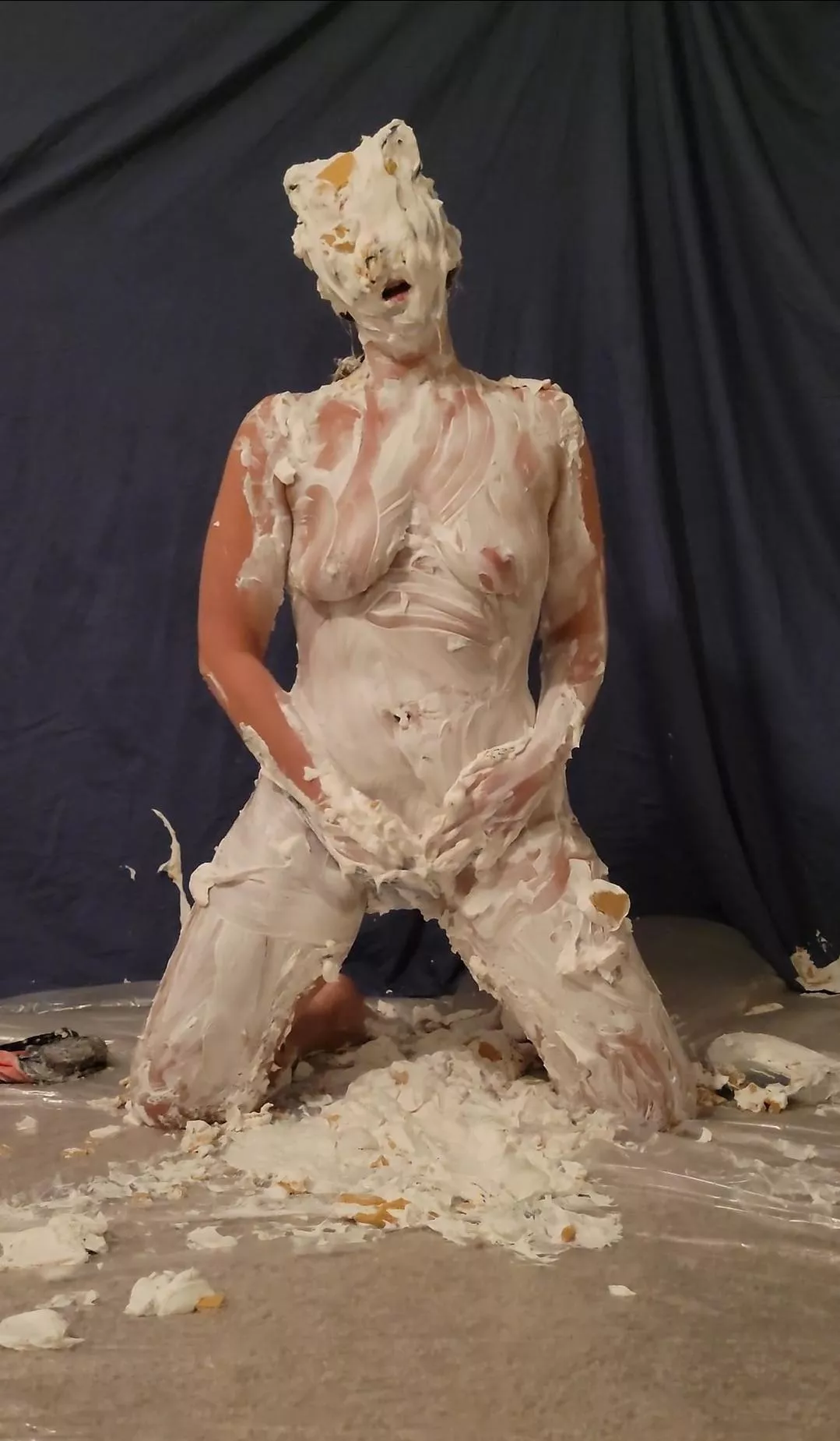 Who wants to see me play with myself while covered in mess!? Chat me loves!! 💗❤️💗