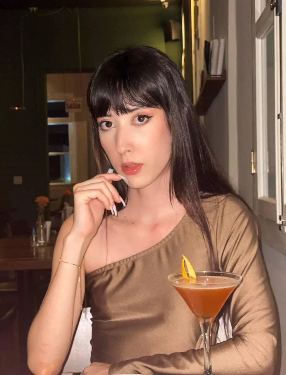 you would love to date a classy girl