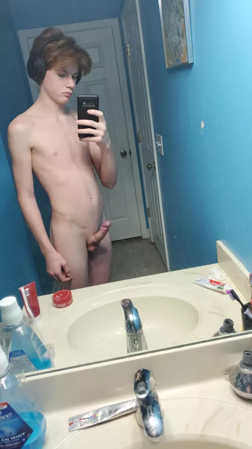 18, never had a gay experience before. Snap in bio 🩷🩵