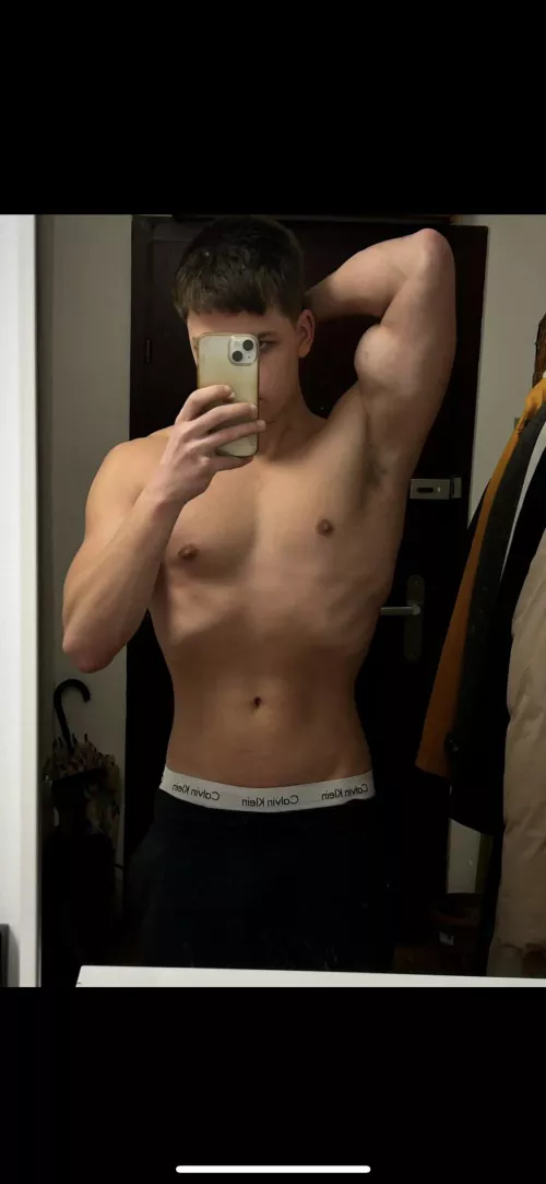 (19)Sniff or lick it?