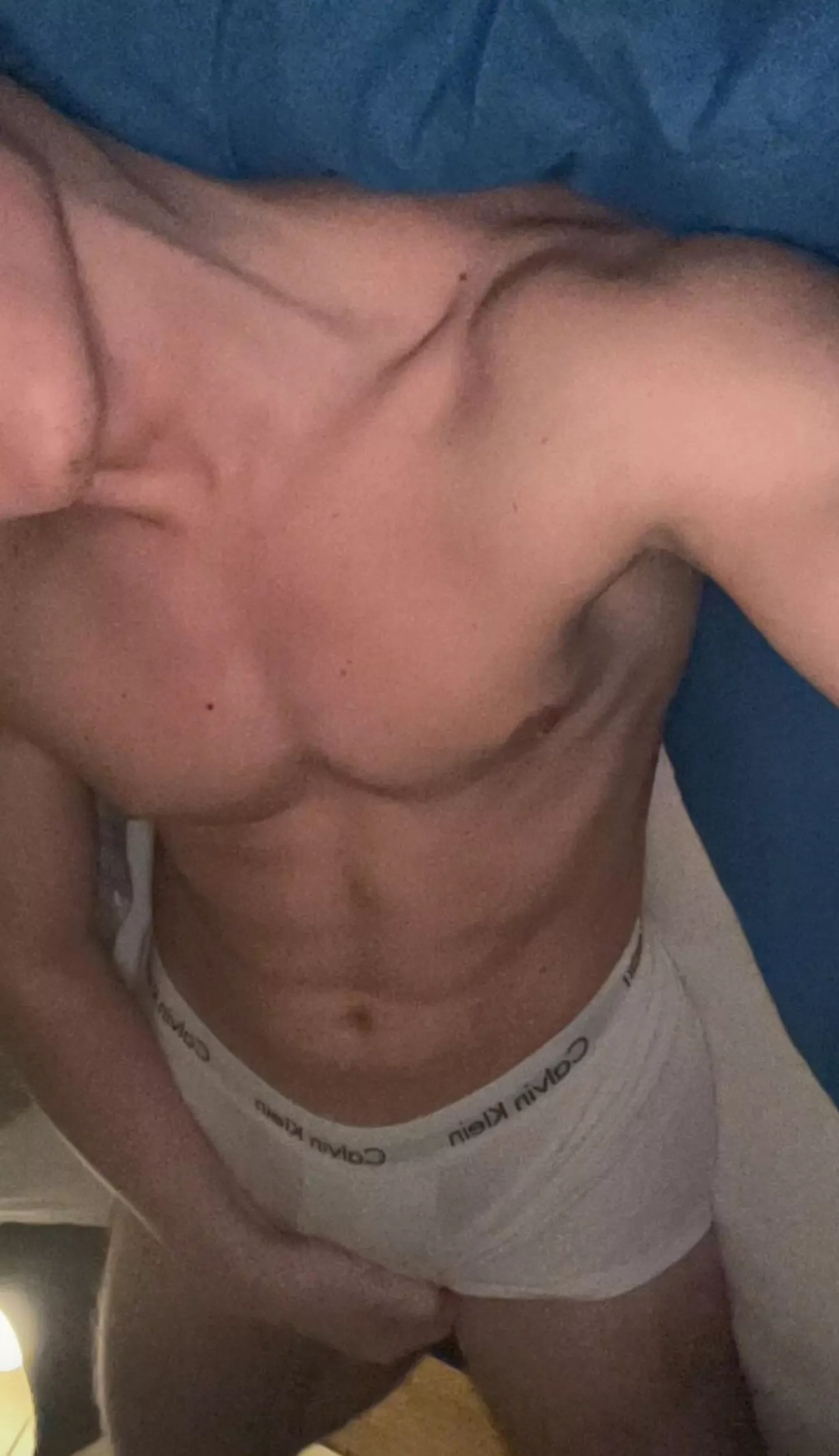 24 fit guy here. Anyone fit or athletic please add me on instagram: batica_gym99