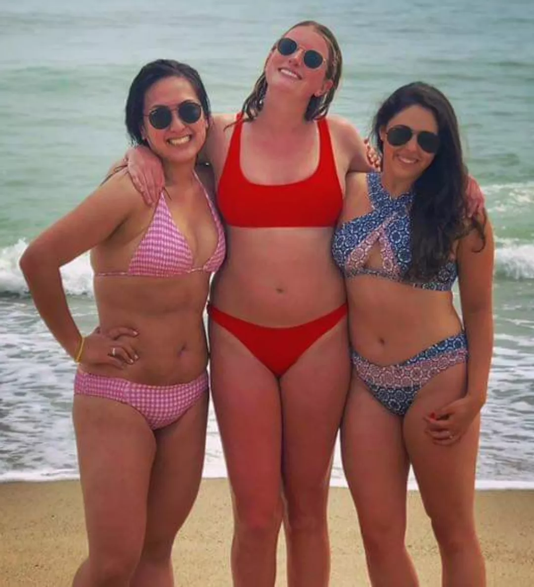 [3] bikini babes