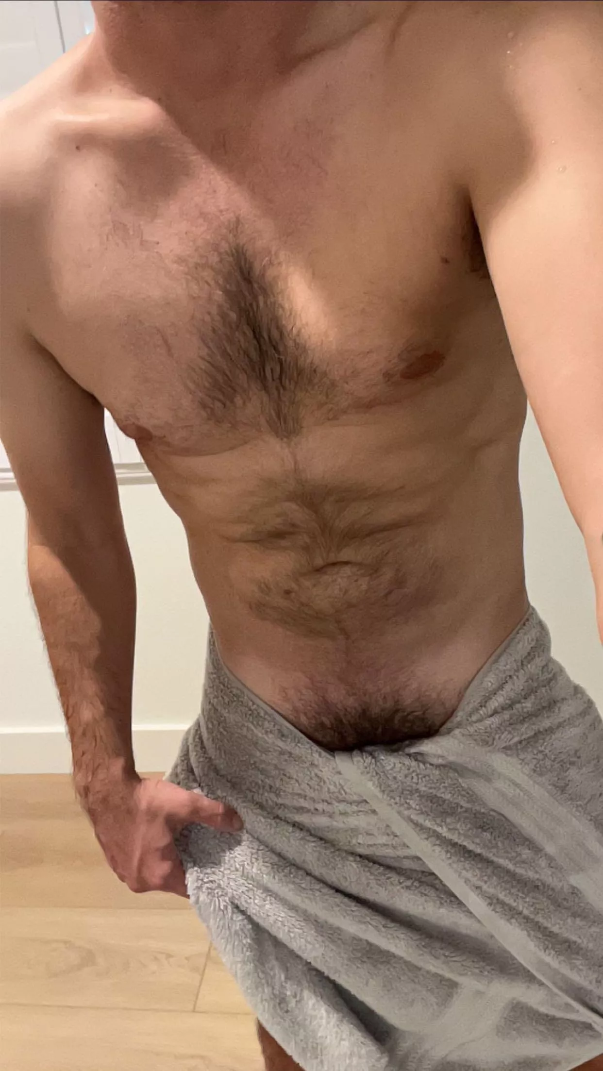 [35] any bros wanna slide into my dms and flirt?