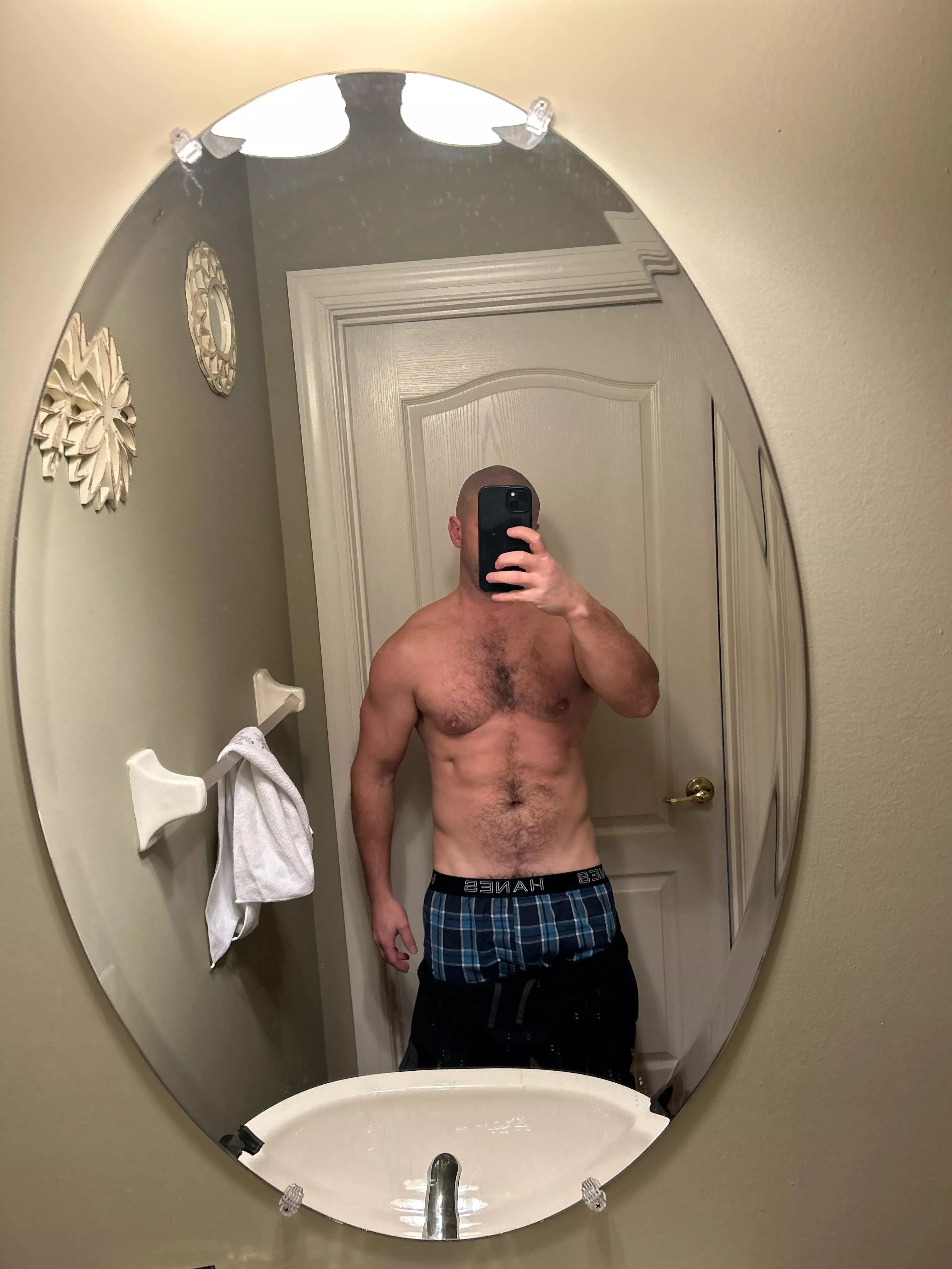 35 top for younger sub btms. Fems a plus. Snap brad_jones9276