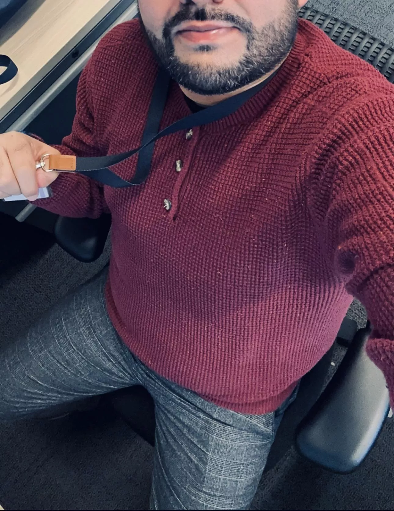 38M Quiet day at work. Looking for new buds. HMU.