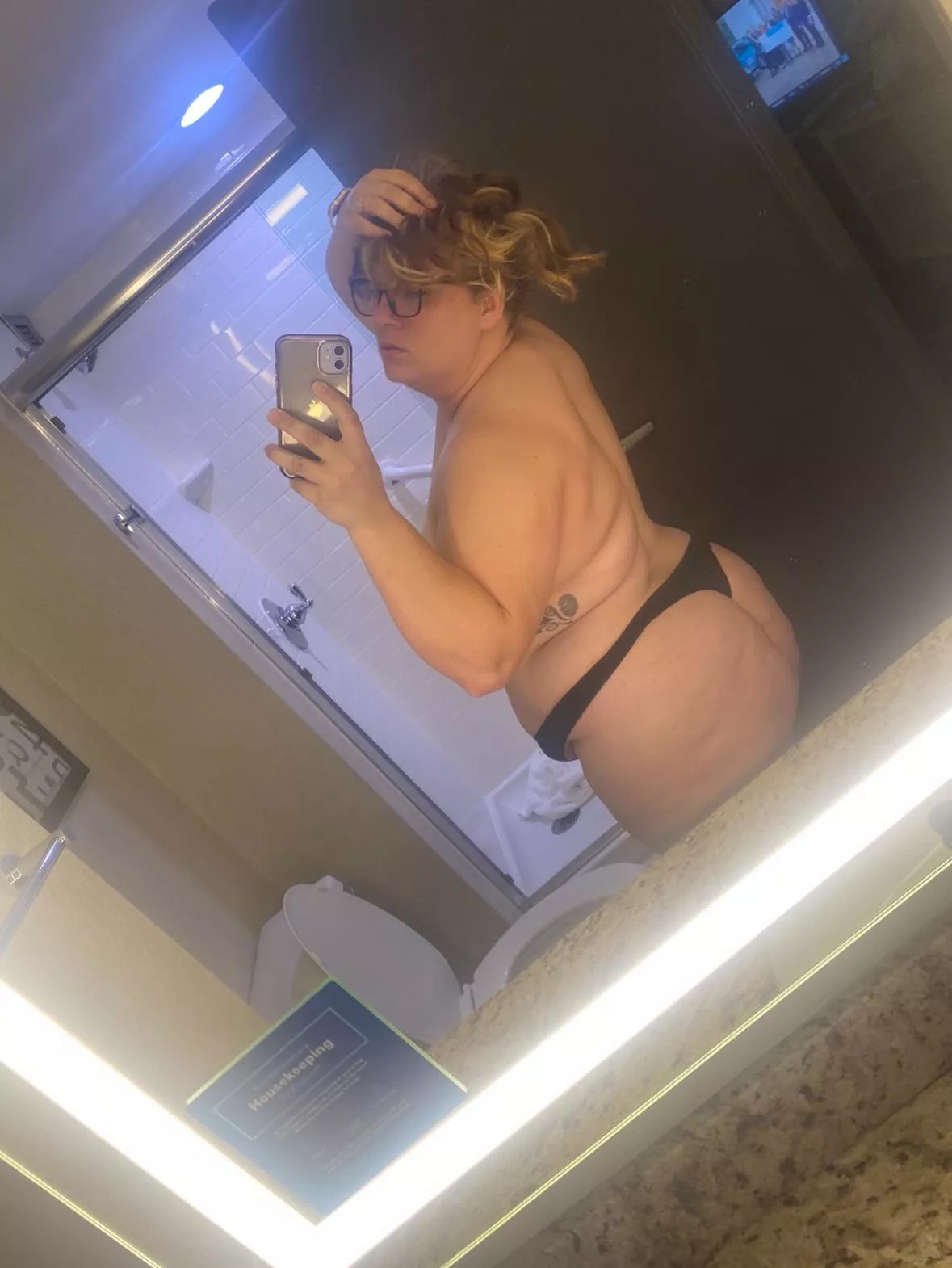 Alone on a work trip.. how would you keep me company? 😏