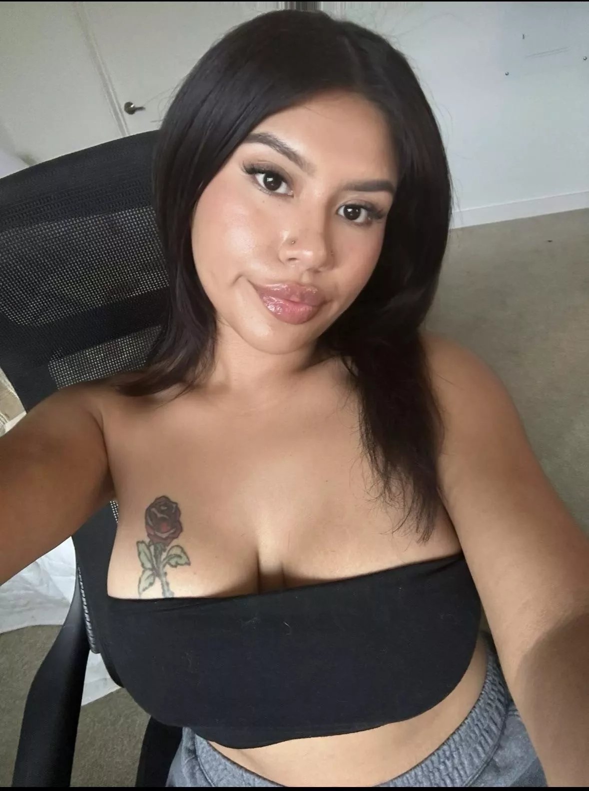 Are you into Latina milfs in their 30s?