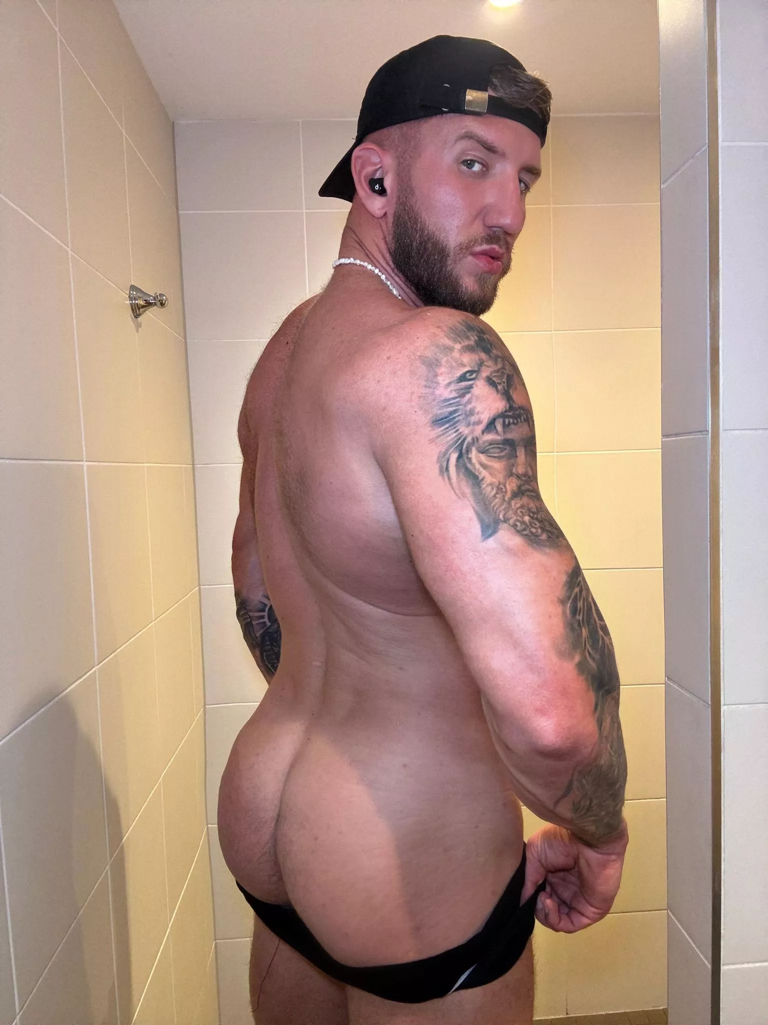 Beat up my ass and call me your dirty slut. Yeah I love hearing those words