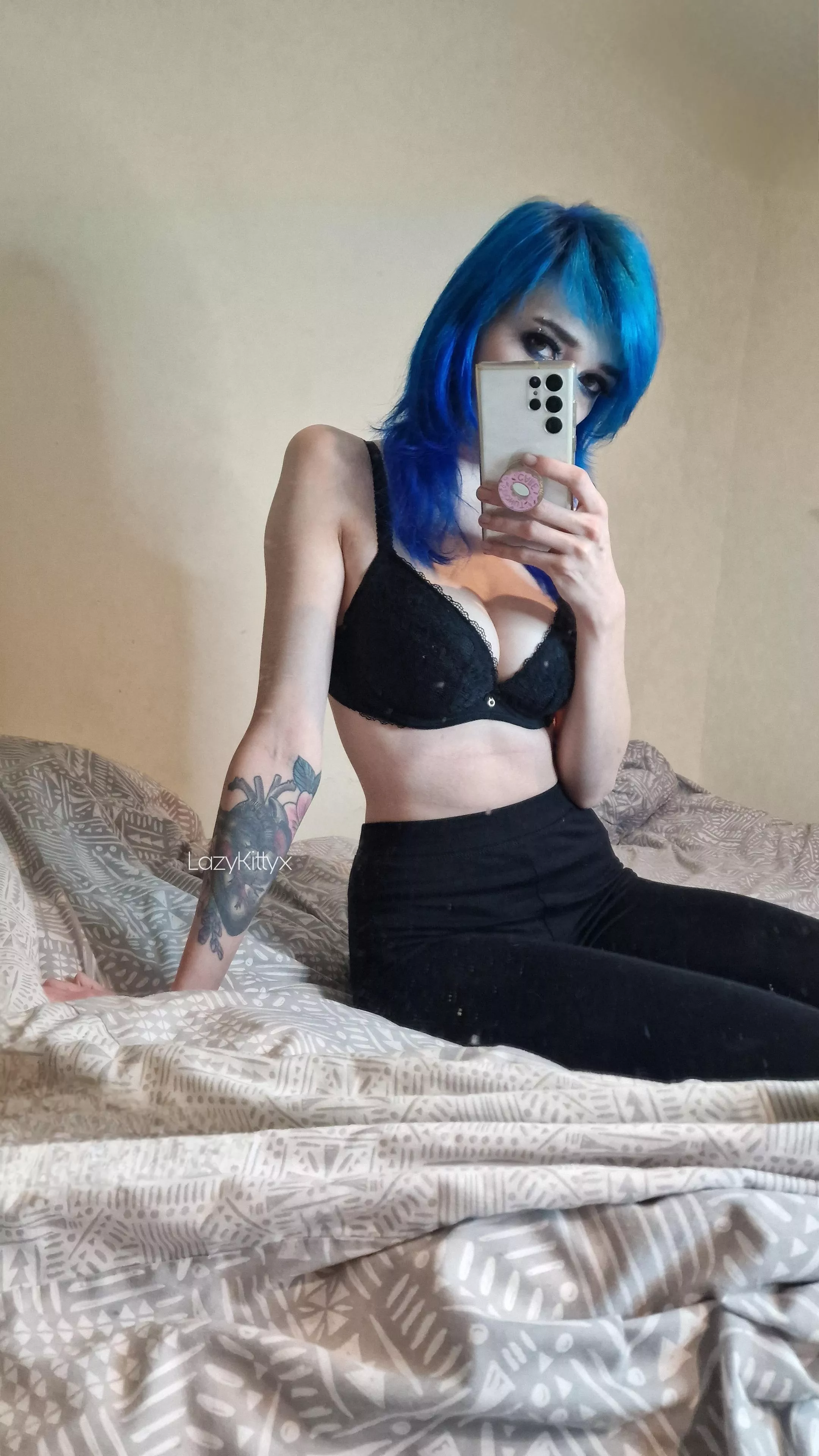 British, busty & blue 💙