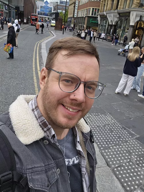 British guy looking for friends! π