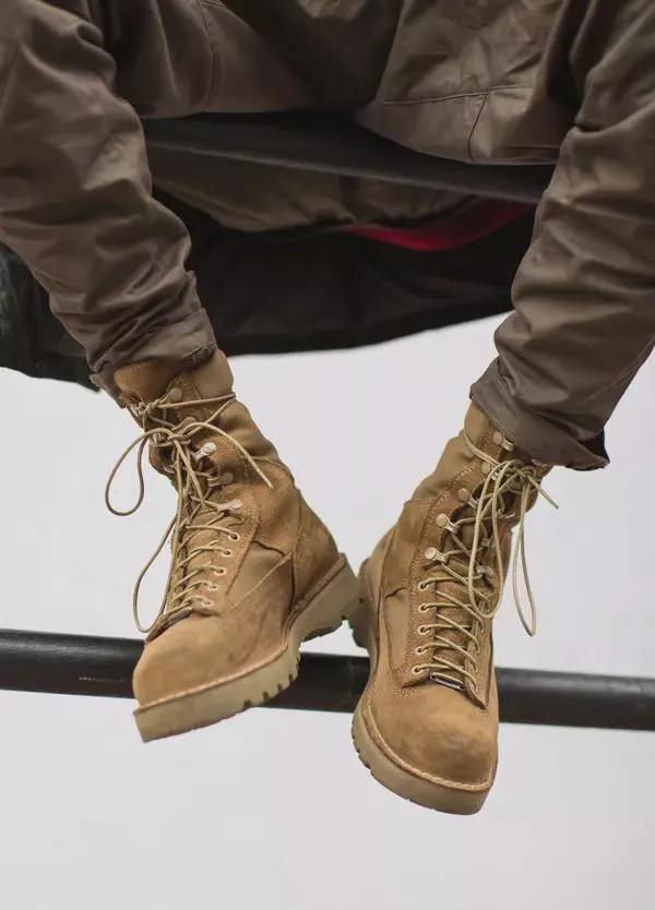 Can anyone ID these boots or any similar pairs?