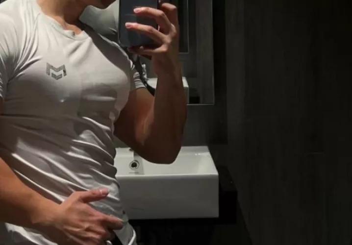 Daddy wants a YOUNG boy who will show off and do as he's told 😈 Snap in bio