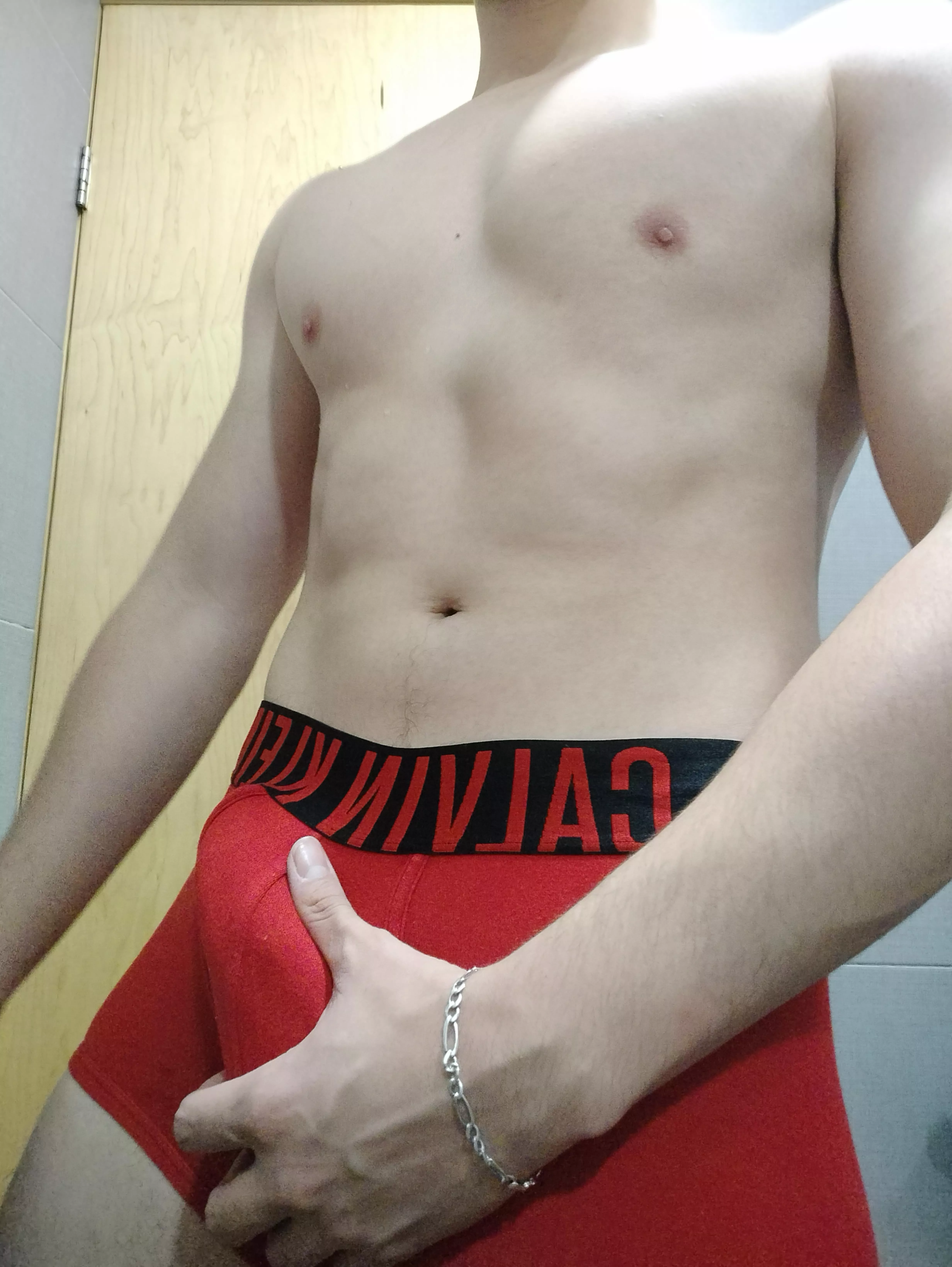 Do u like red Calvin's?
