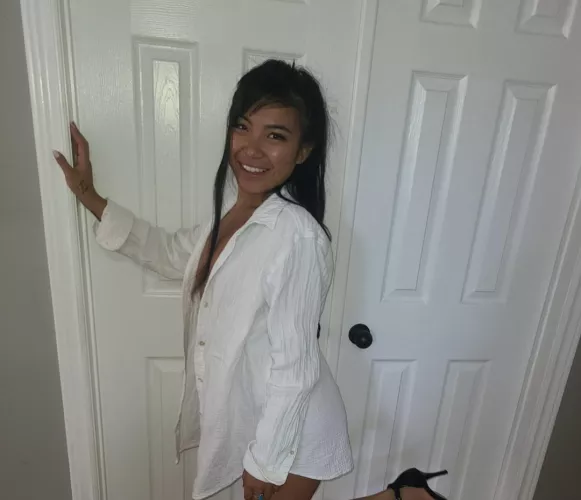 hairy pussy under here for u bb