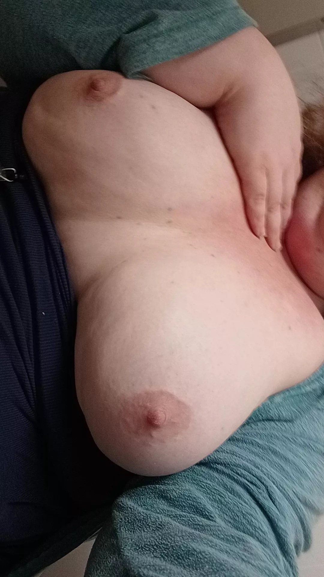 I could definitely use a pair of hands, or a mouth, to tease me~