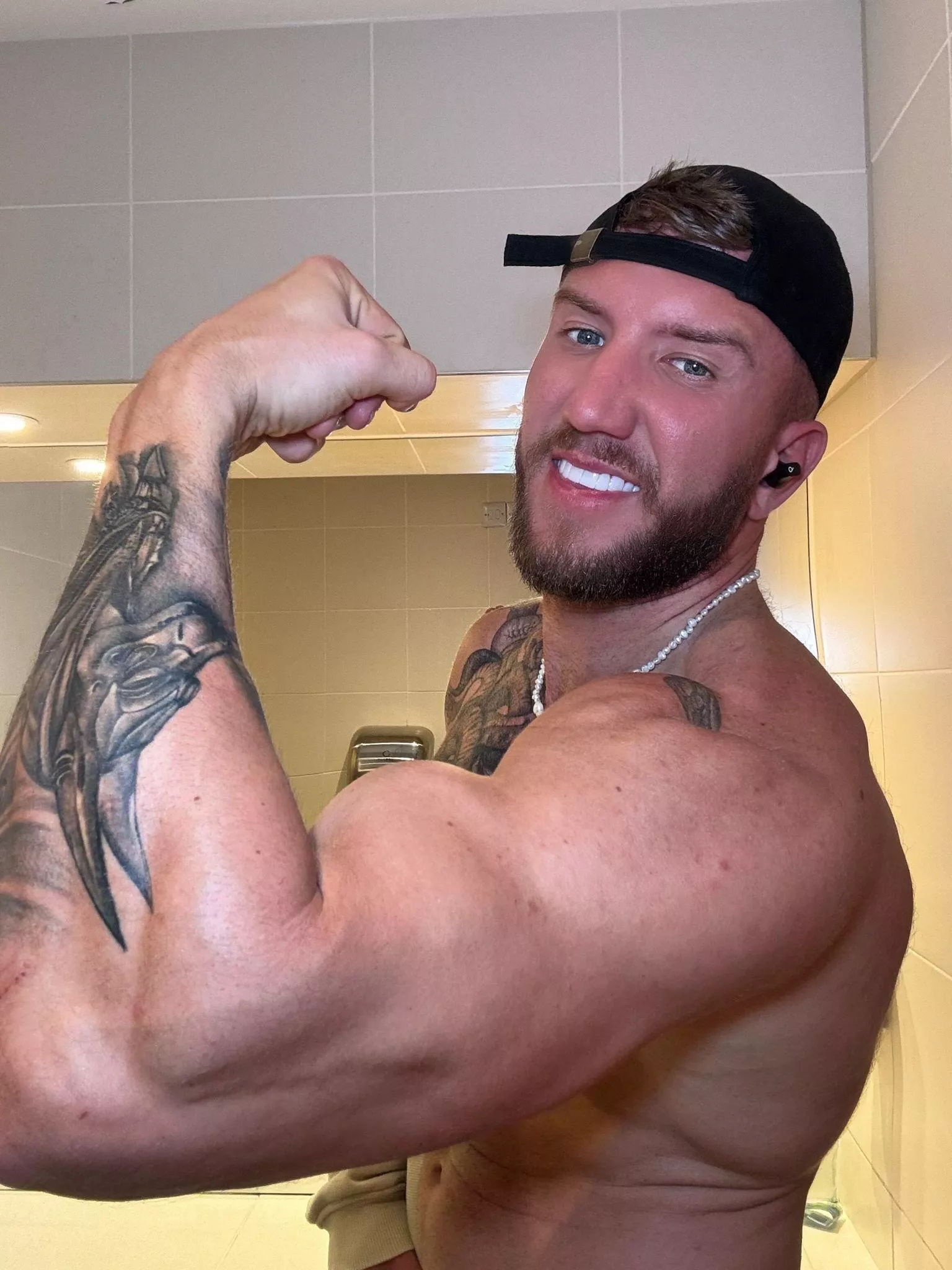 I find it hard to be impressed by small dicks. Are you impressed by small dick?