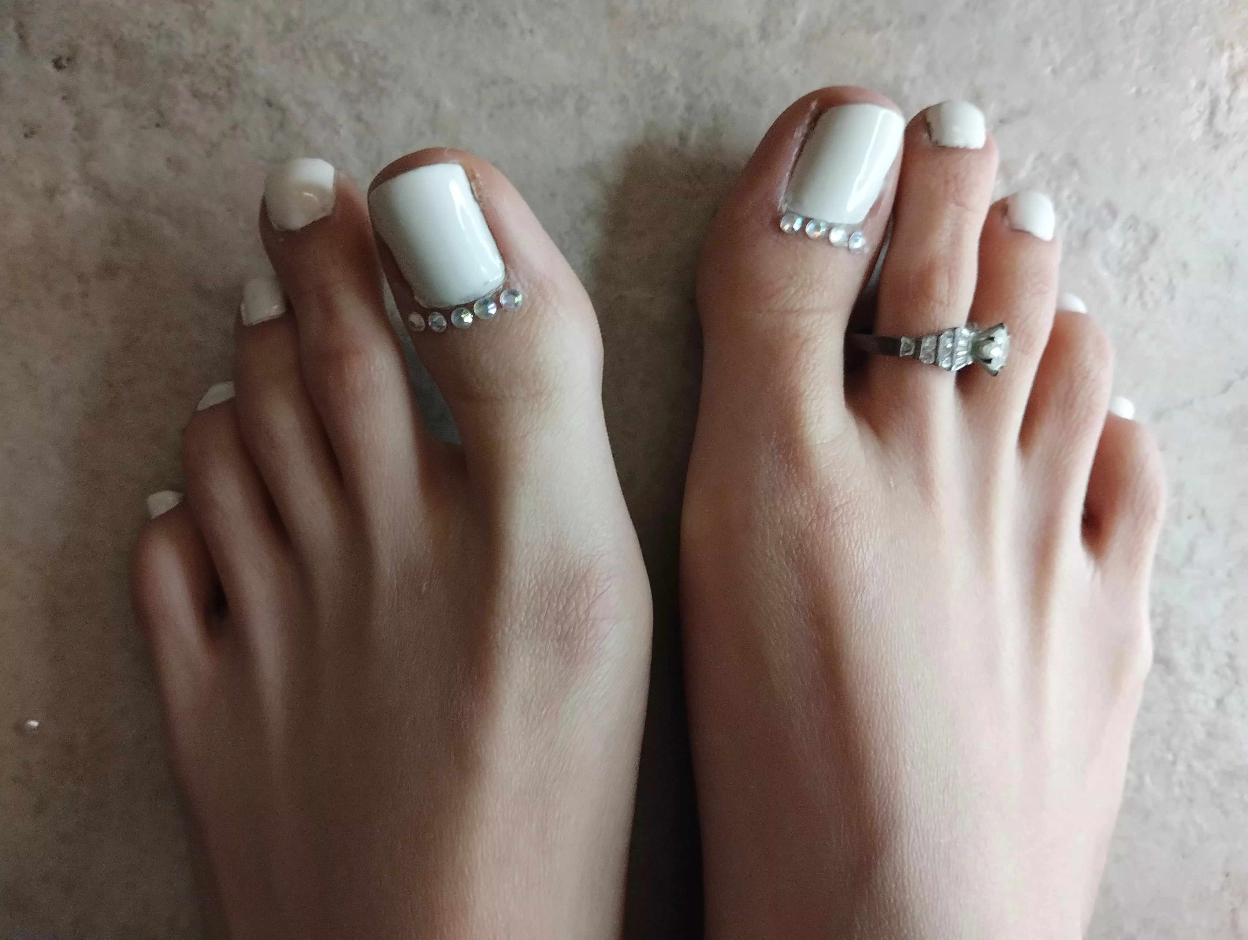 I need a hard massage😏😏👣
