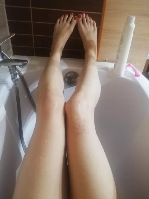 I need your opinions on my legs and feet