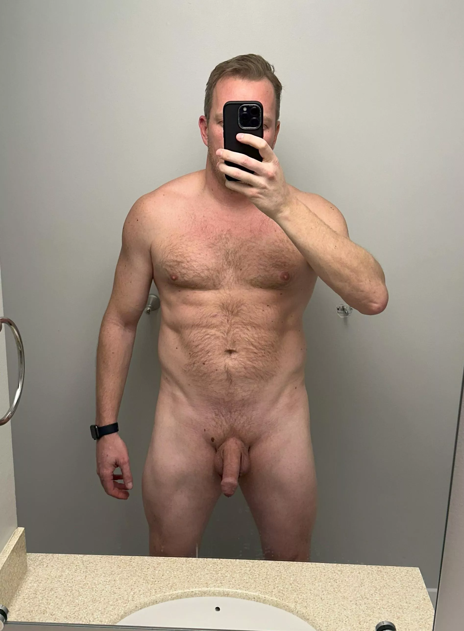 Lets see if we get (m)ore rates on a Friday afternoon... rate my dadbod pls!