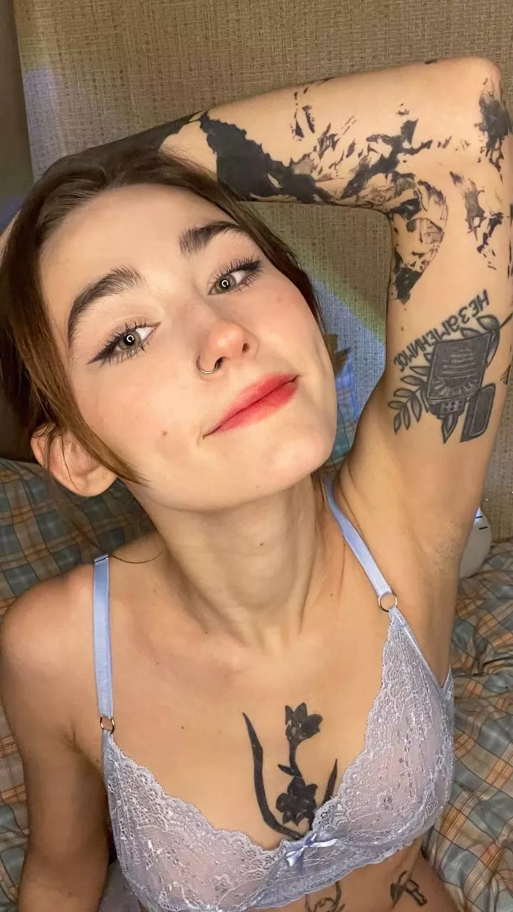 My armpits are very sweaty after a long party. What do you think they smell like