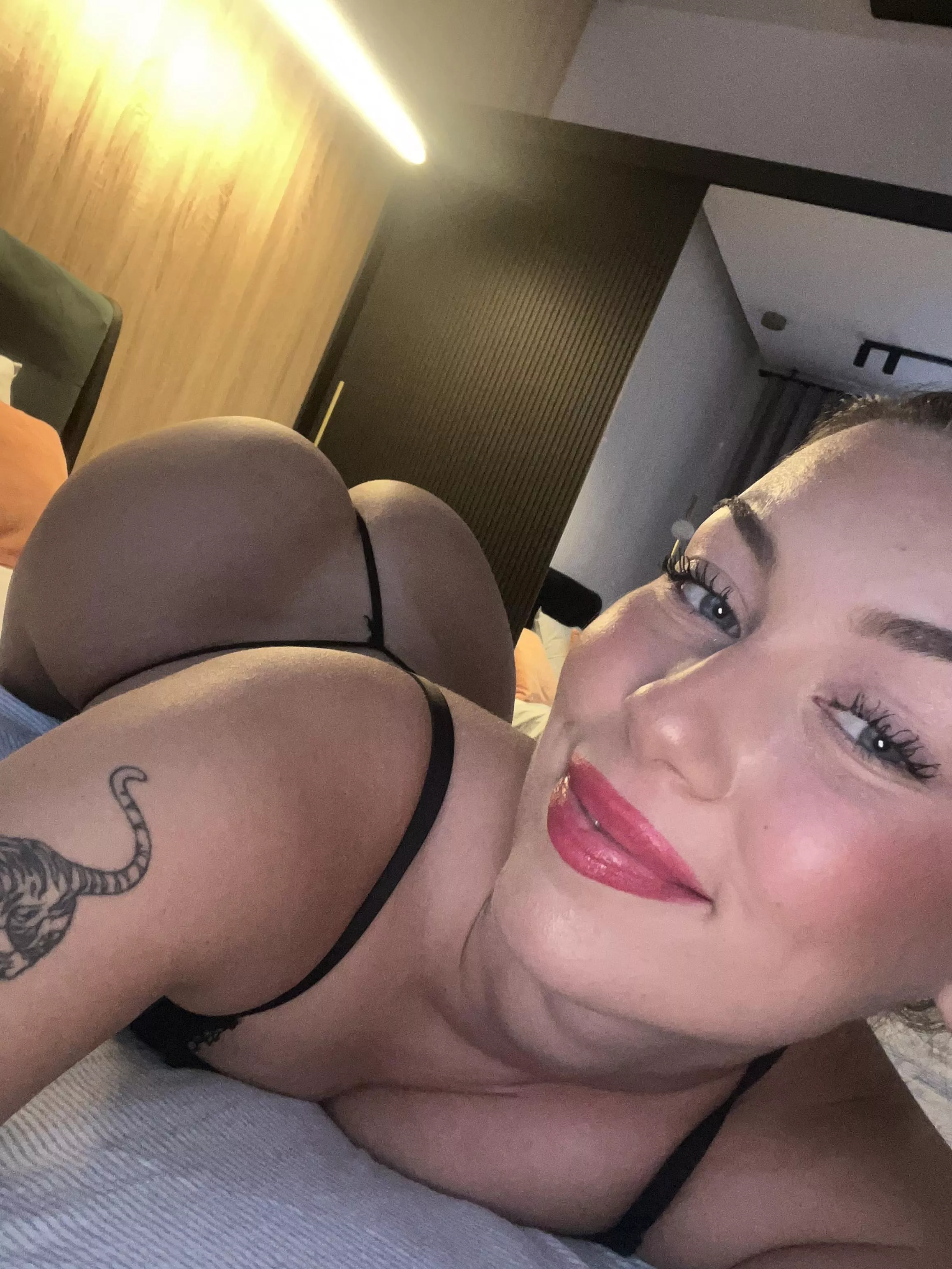 POV:You get this pic from me late at night, are you coming over?
