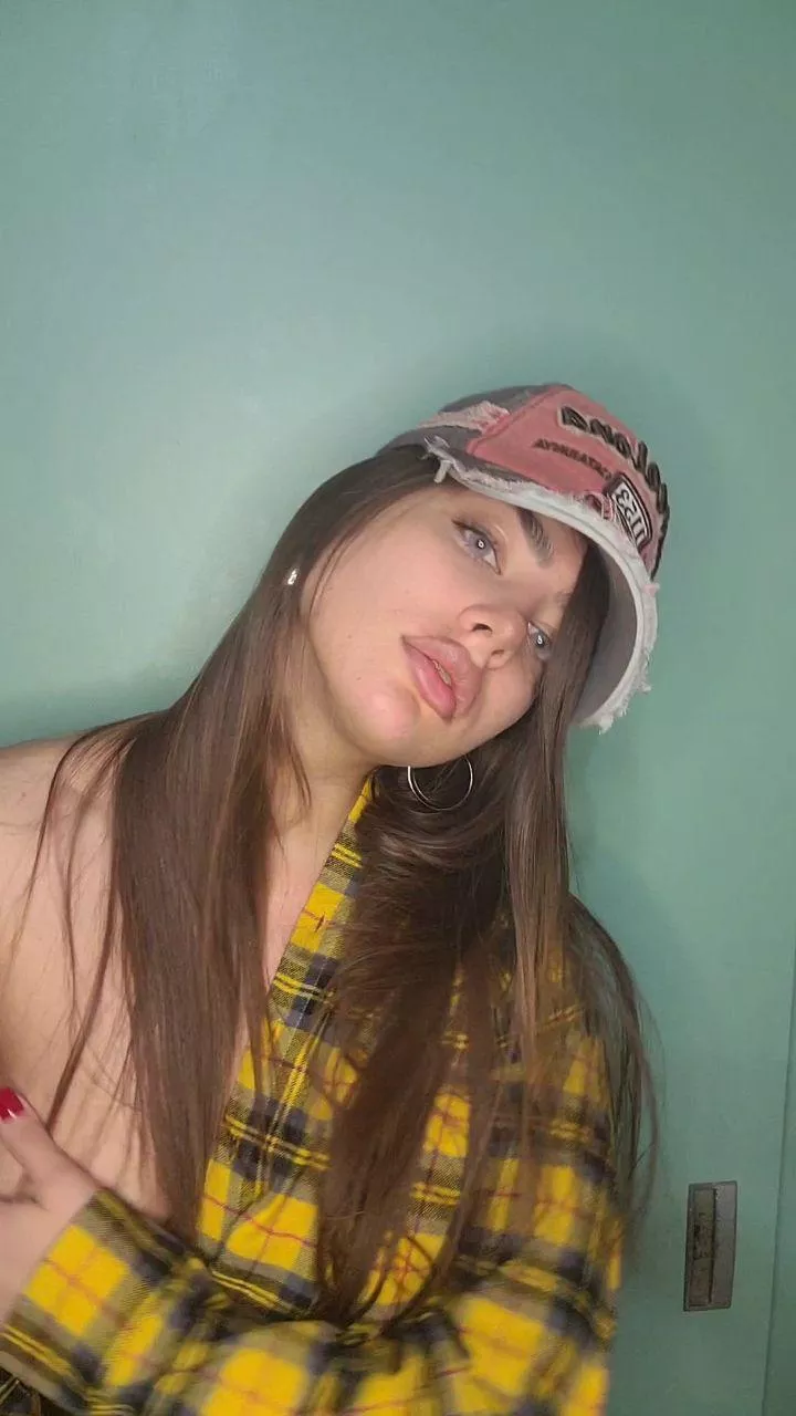 say hi if u want my nudes