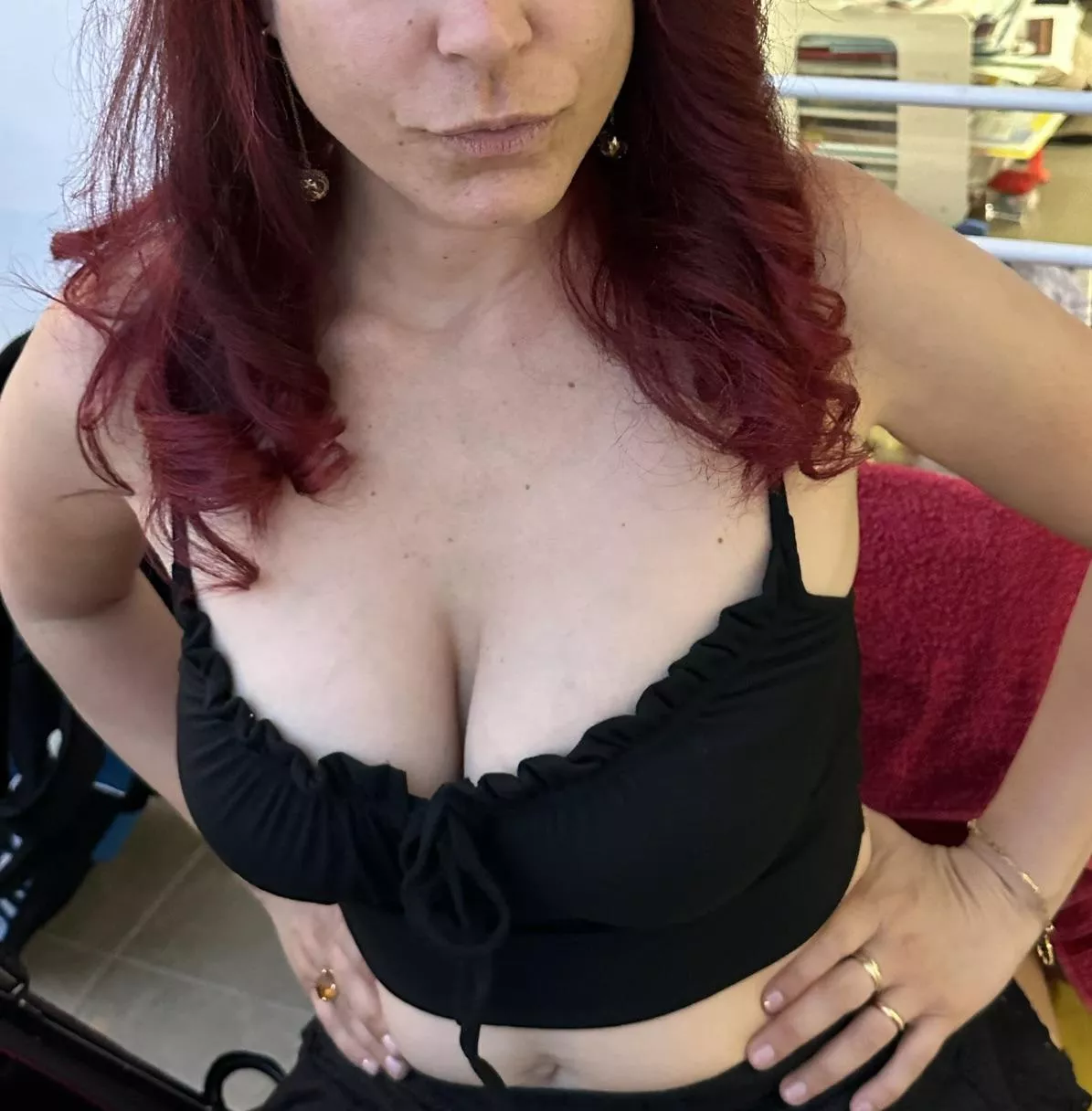 Sharing my natural tits. I like to provocate before being pounded by strangers