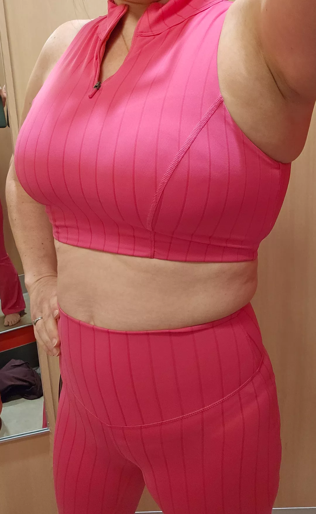 Showing off my new yoga outfit. Do you think I will attract attention at the gym... 42F