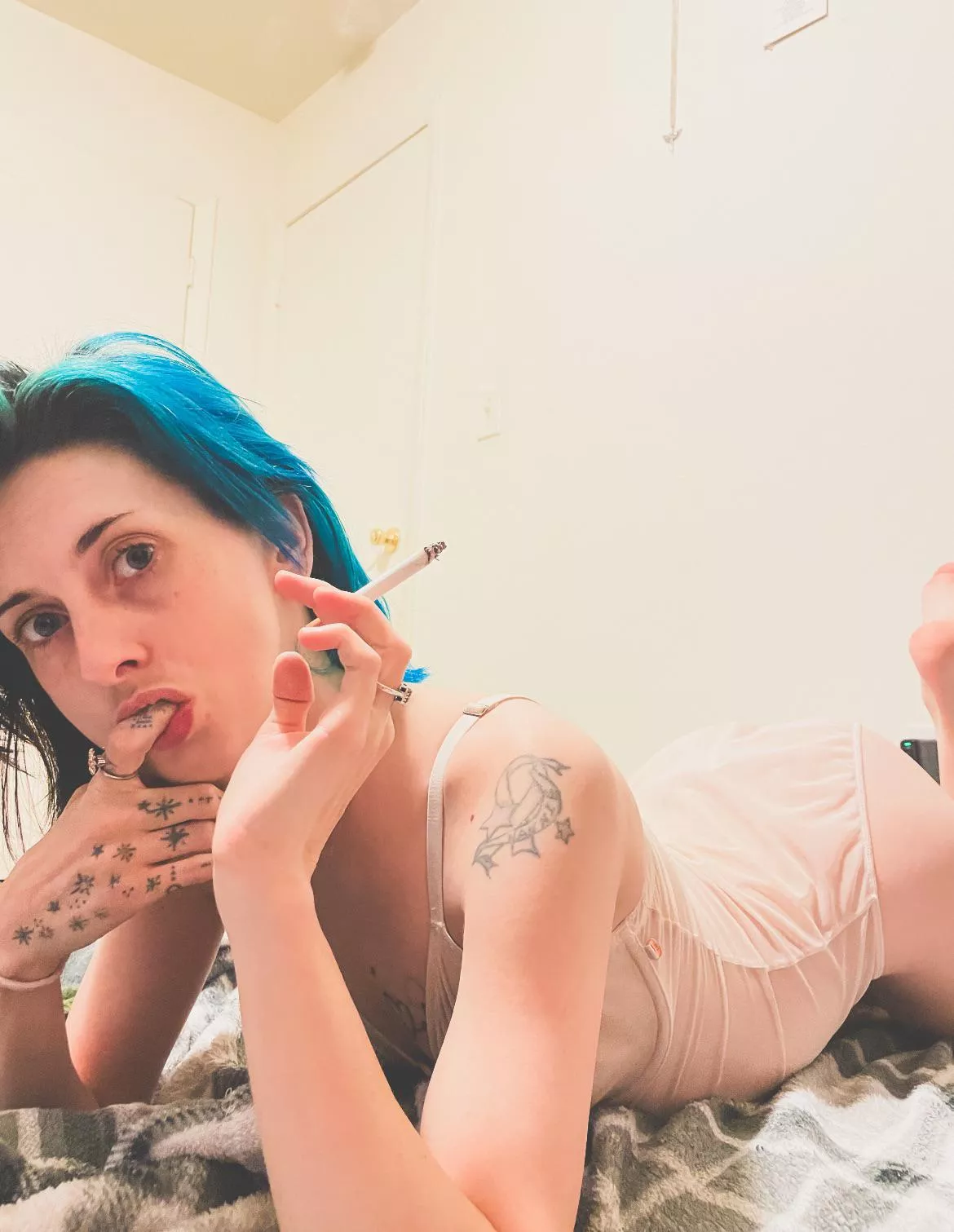 Smoking isn’t the only fetish I enjoy they don’t call me mommy of taboo for nothing 😈